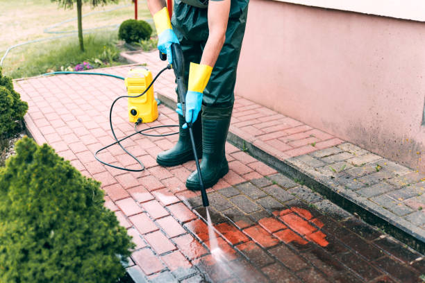 Best Driveway Pressure Washing  in Middlefield, OH